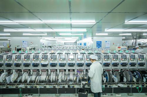 vivo的升降式摄像头竟能开瓶盖 网友 这也太彪悍了吧