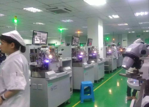 深圳某电子厂生产车间,几米远一个岗位,工人之间想聊天都不可能